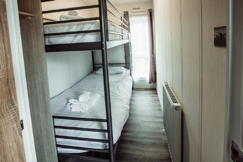 LE 2 - 3 Bed Liv Lodge image 13