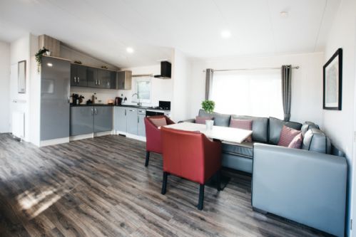 LE 2 - 3 Bed Liv Lodge image 7