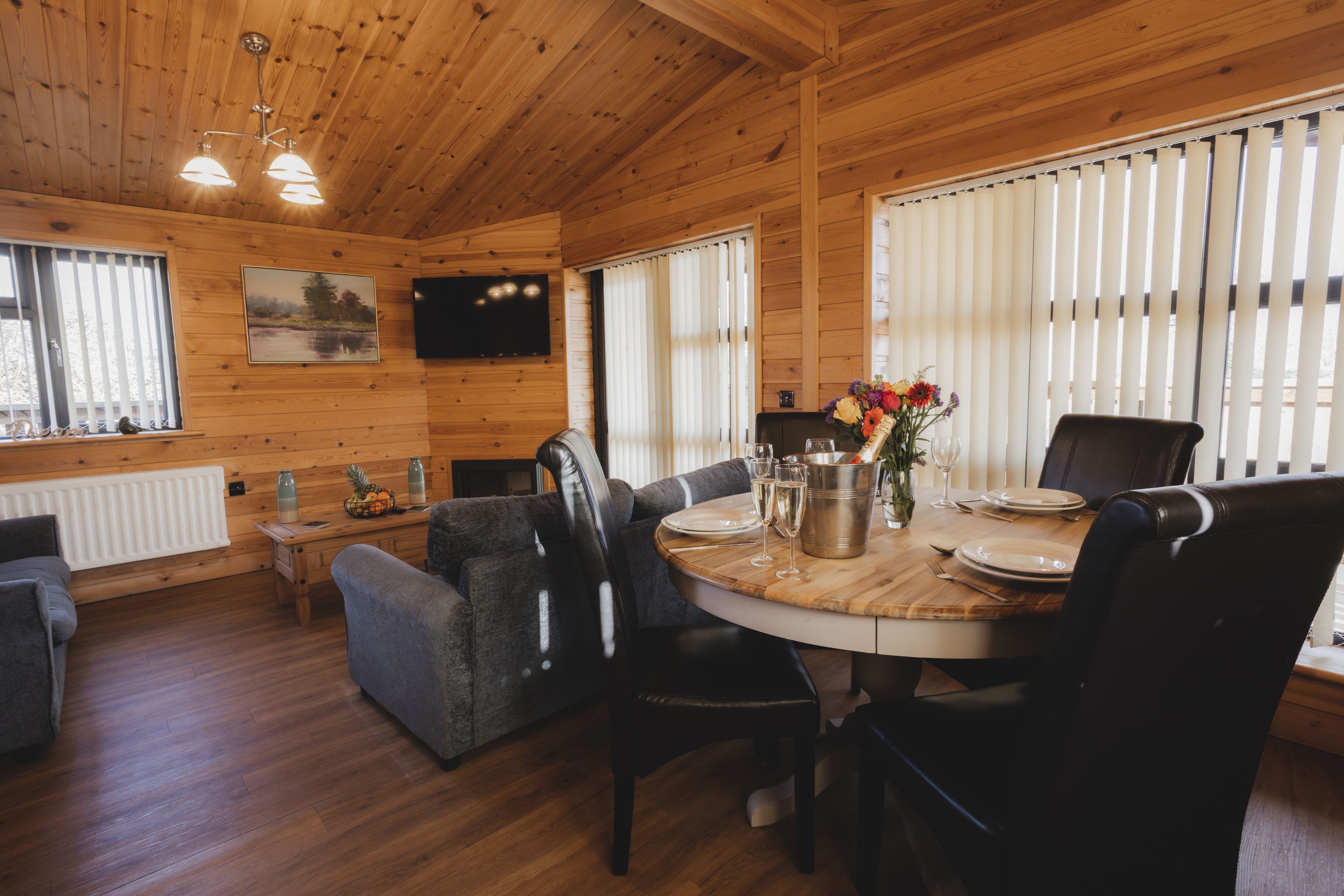 Woodlakes Larch 18  image 1