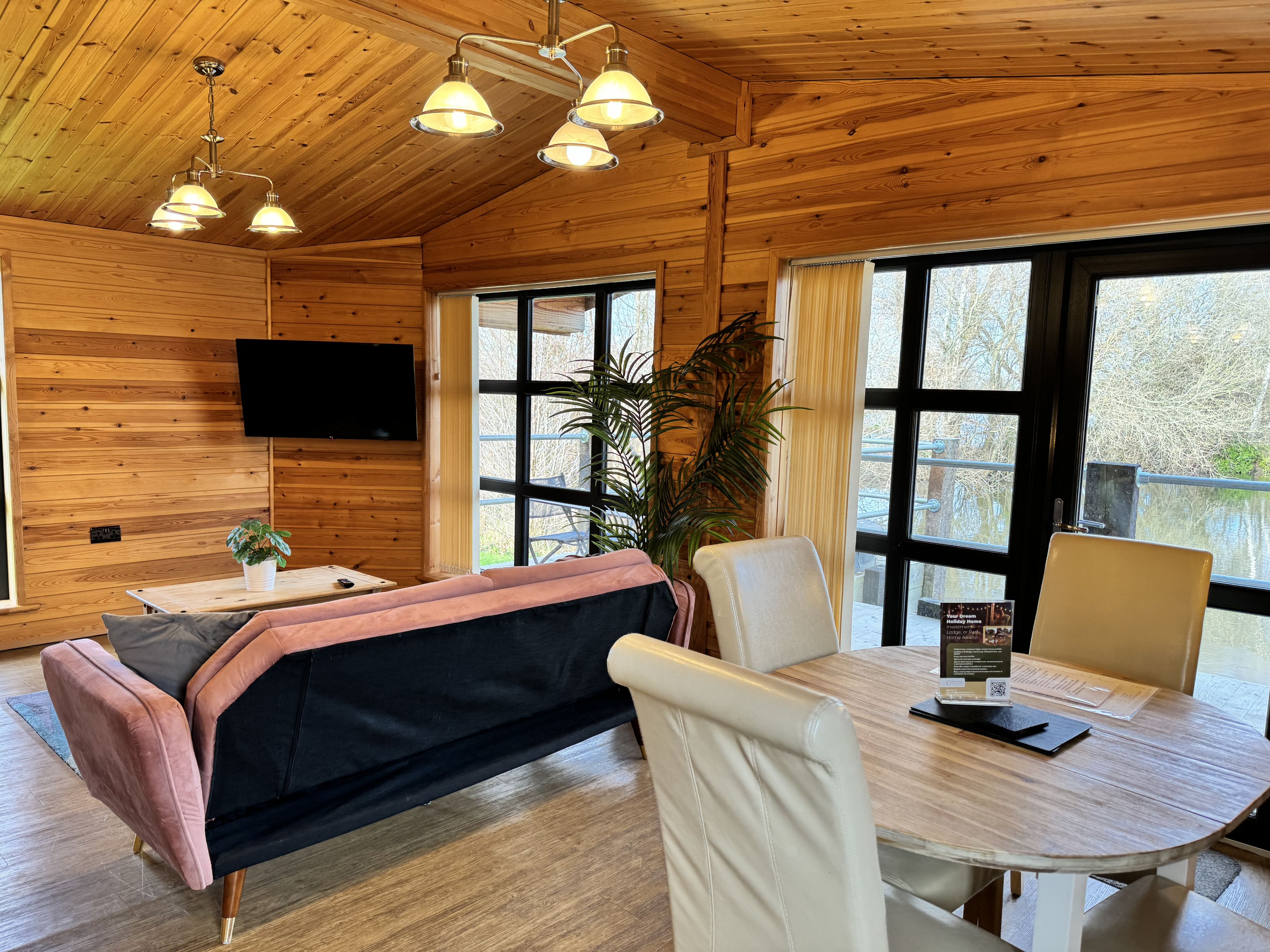 Woodlakes Larch Plus 22 HOT TUB image 1