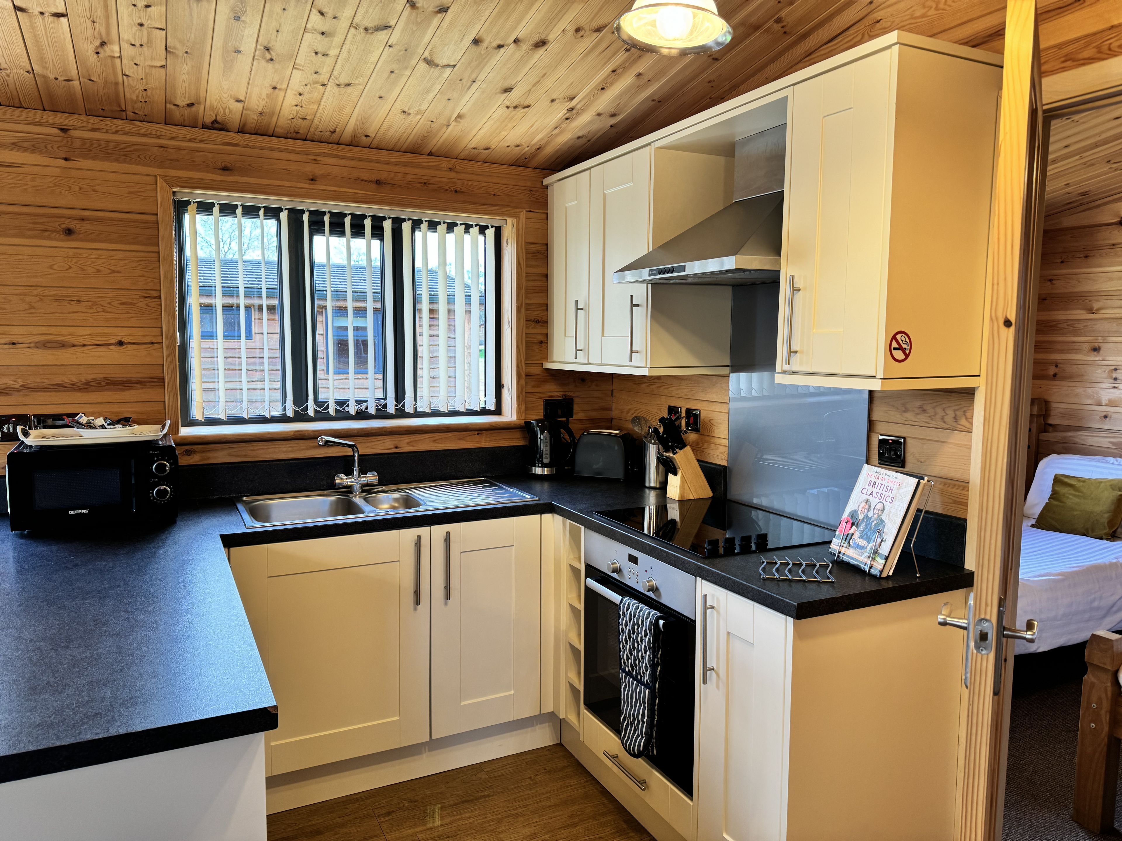 Woodlakes Larch Plus 22 HOT TUB image 3