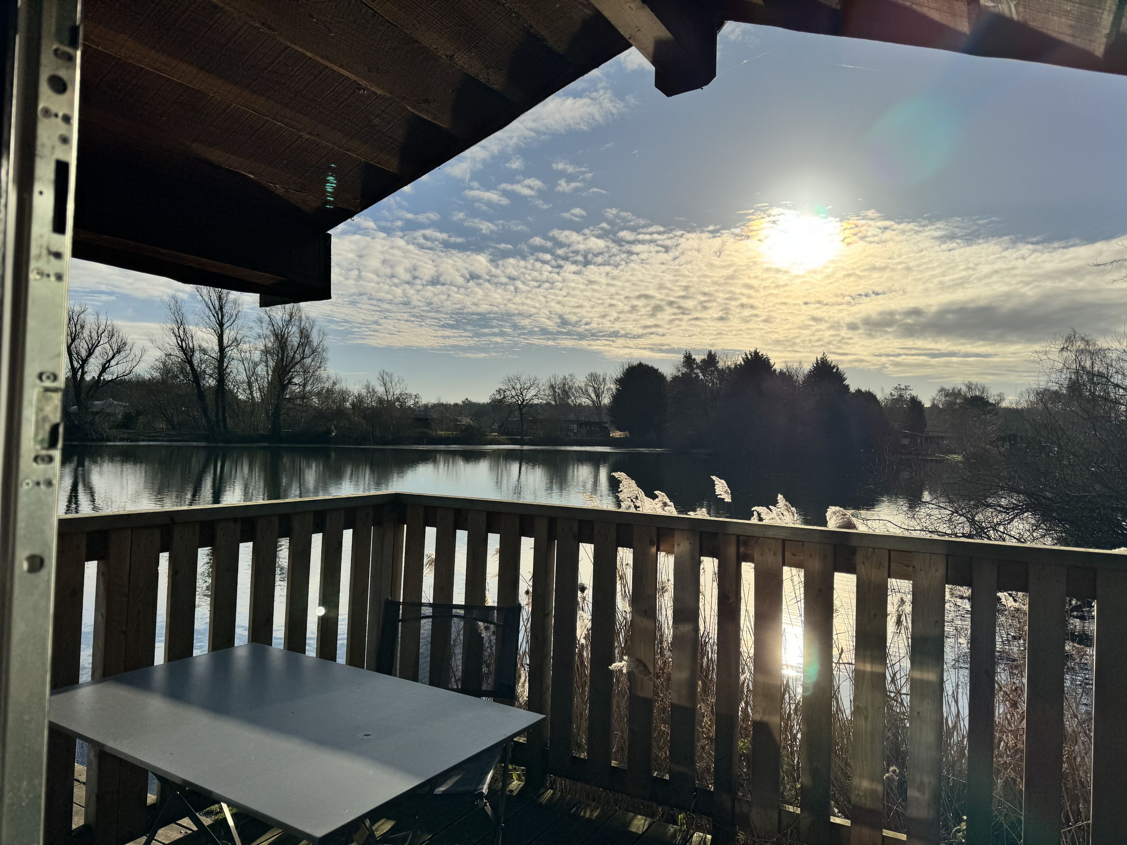 Woodlakes Cosy Cedar 2 Lakeside image 1