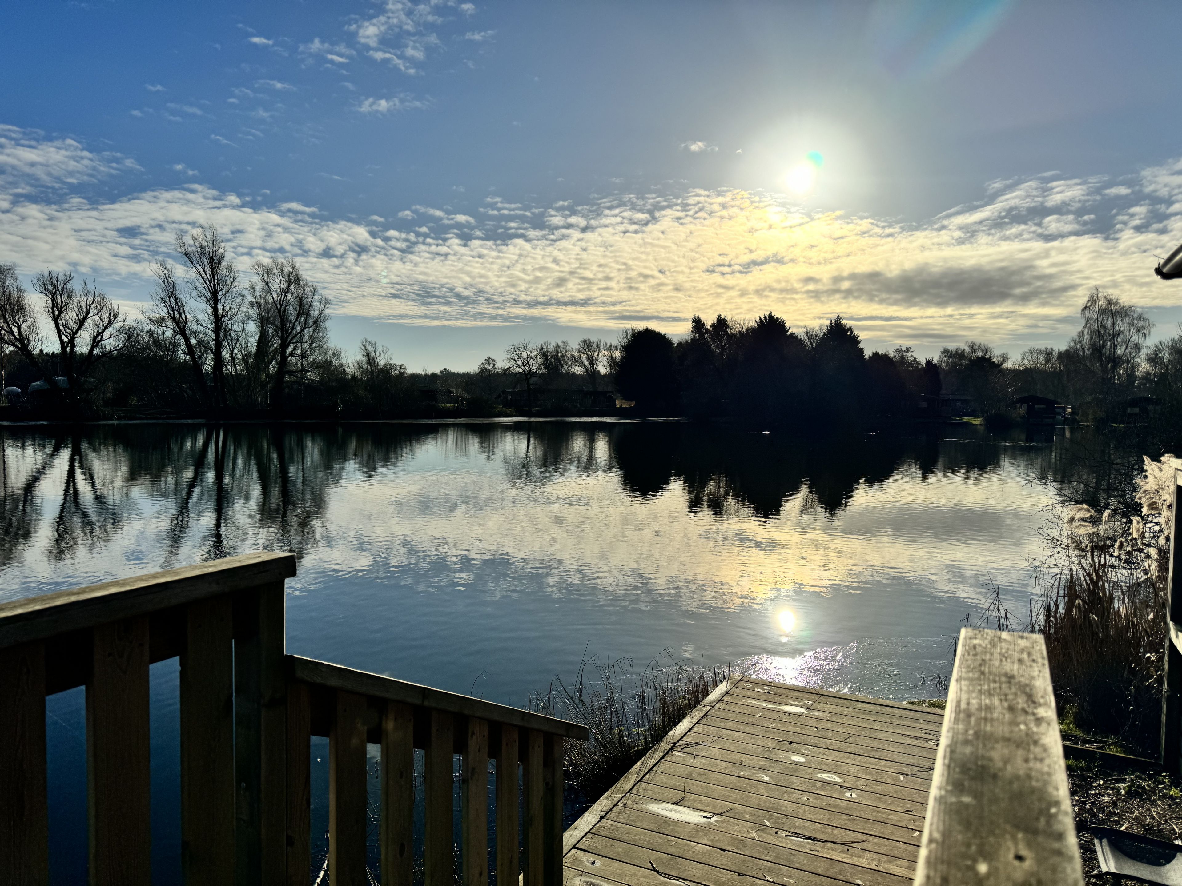 Woodlakes Cosy Cedar 2 Lakeside image 12