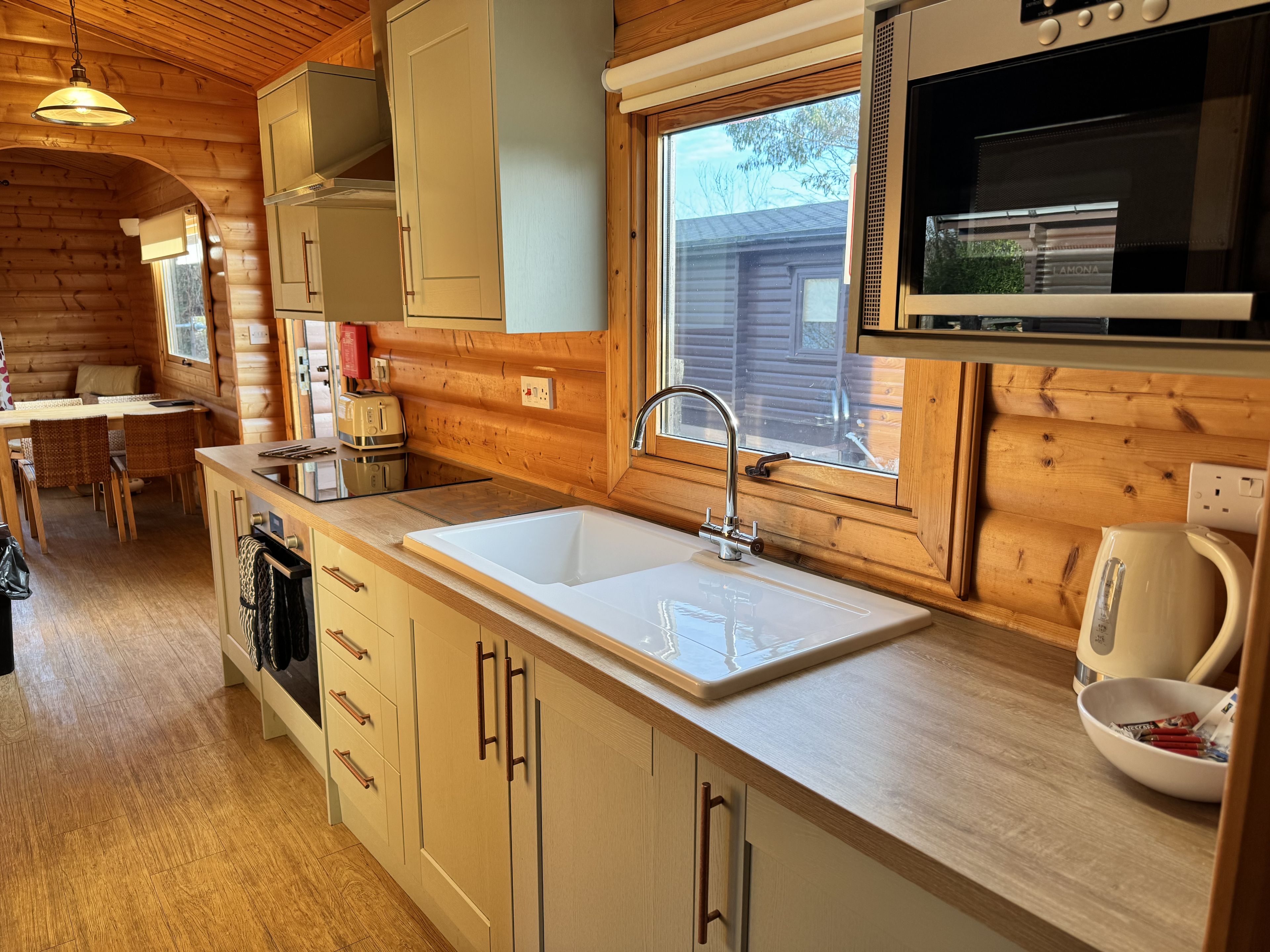 Woodlakes Cedar Plus 9 HOT TUB image 3