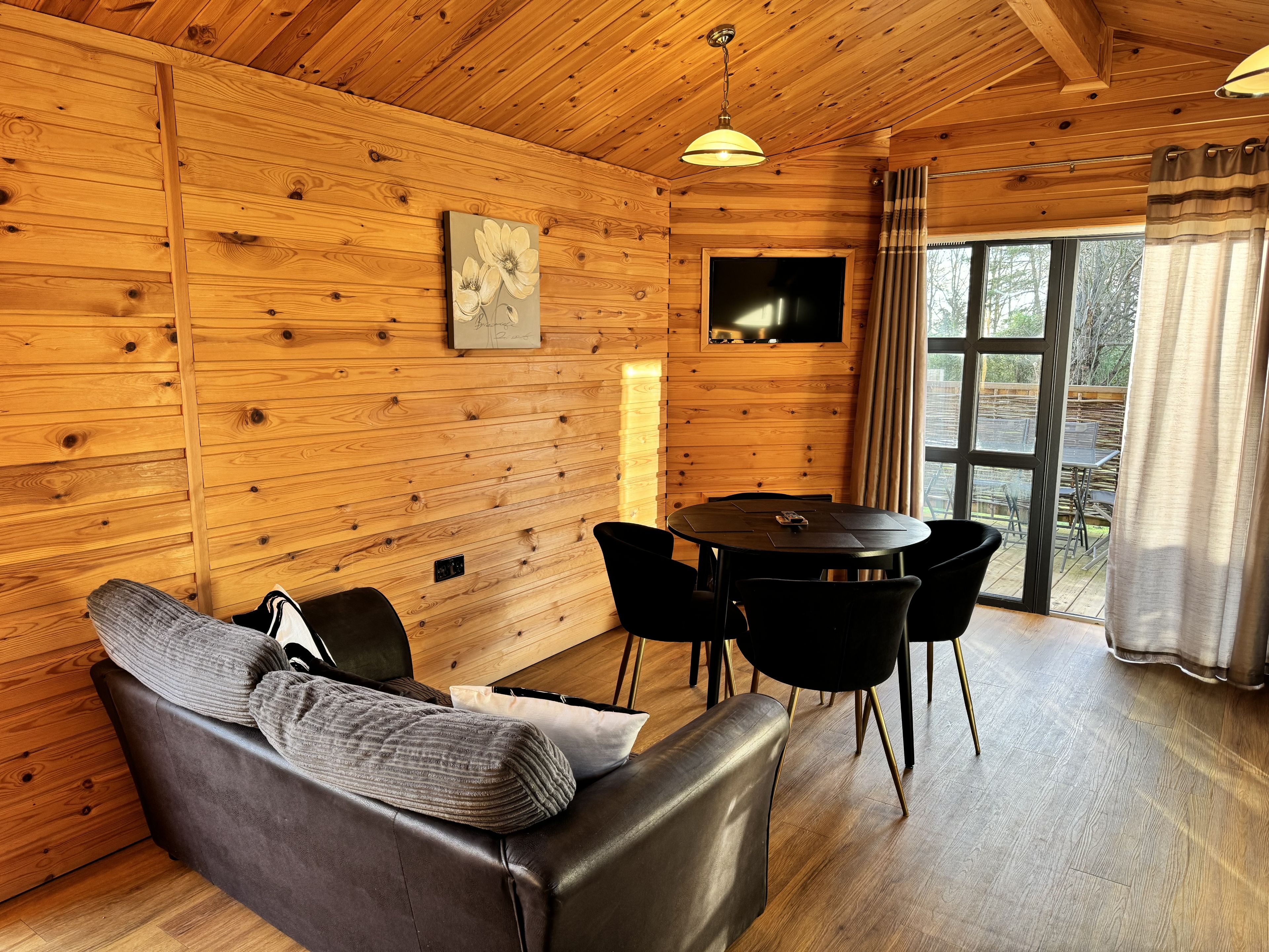 Woodlakes Cosy Larch 13 image 1