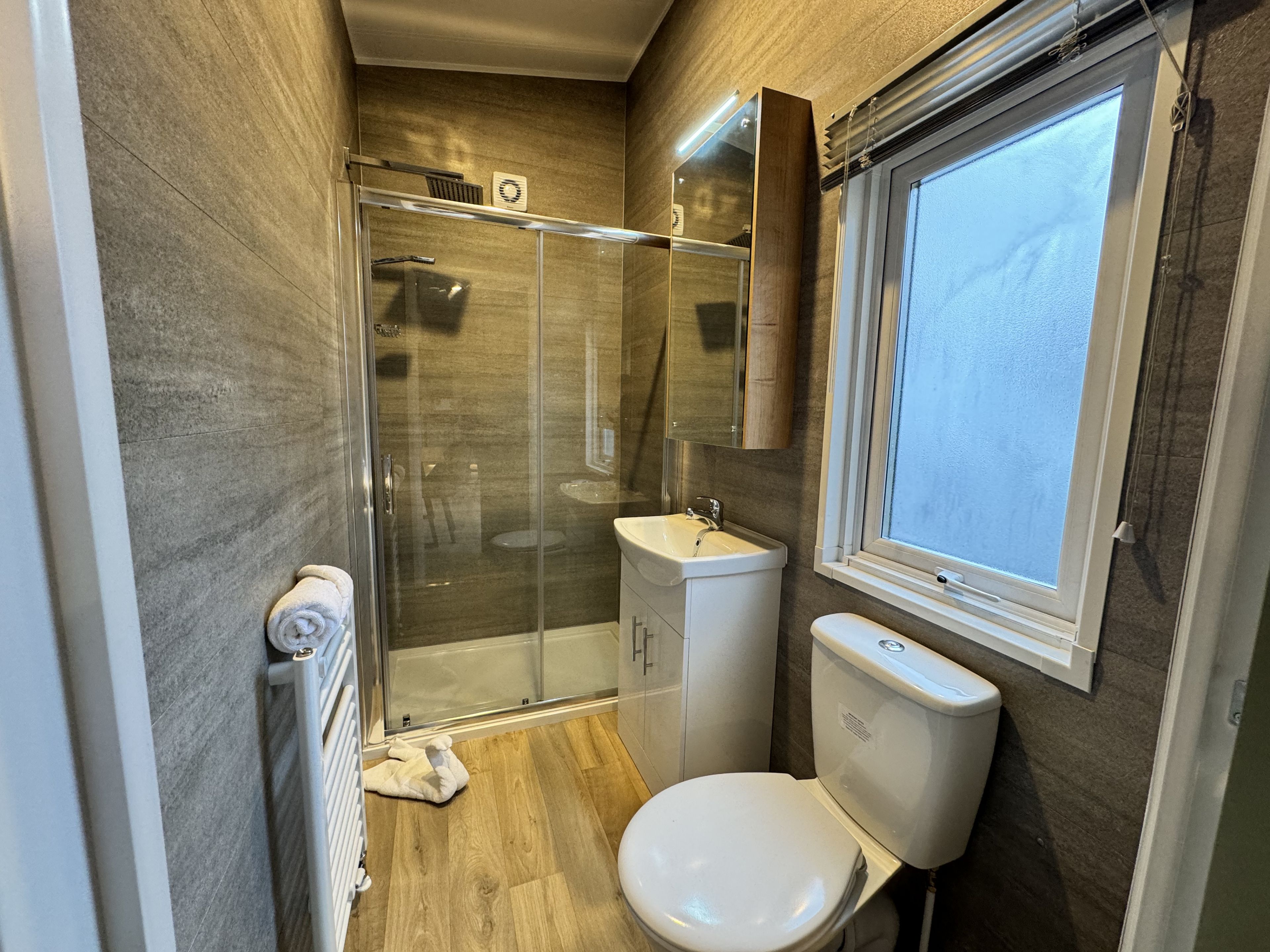 Woodlakes Lux Oasis 9 Sauna & Geodome image 9