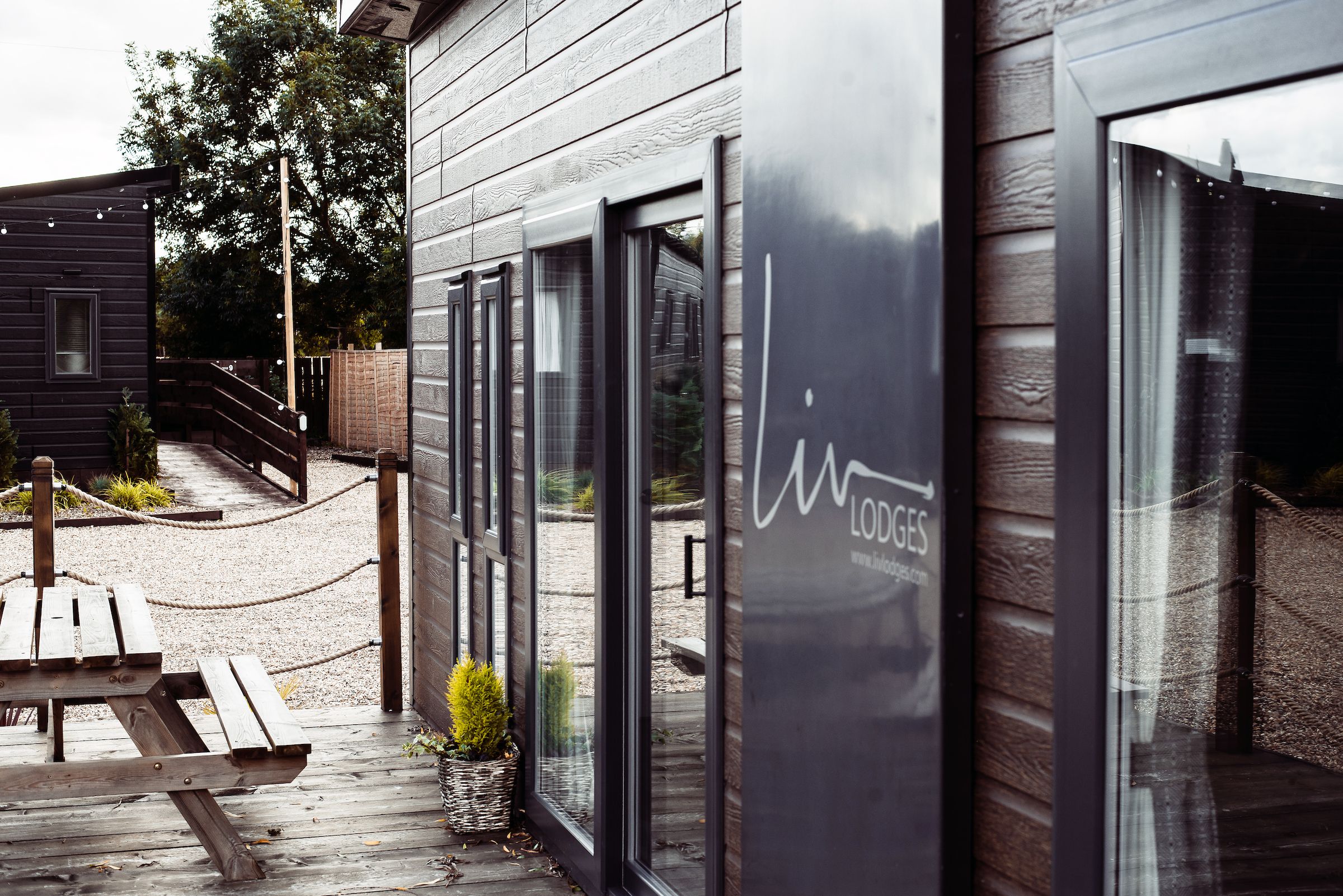 LE 2 - 3 Bed Liv Lodge image 2