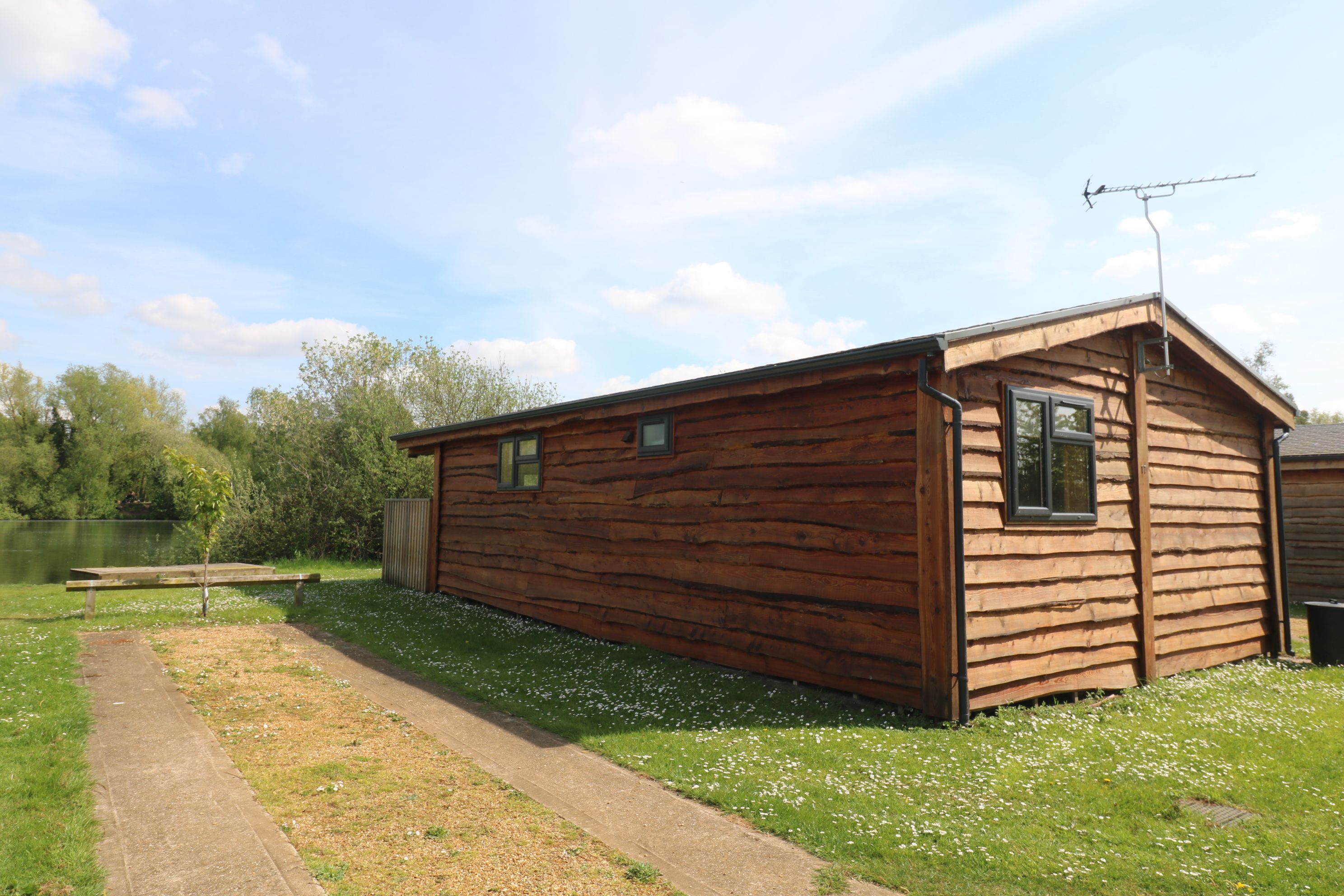 Woodlakes Larch Plus 16 image 3