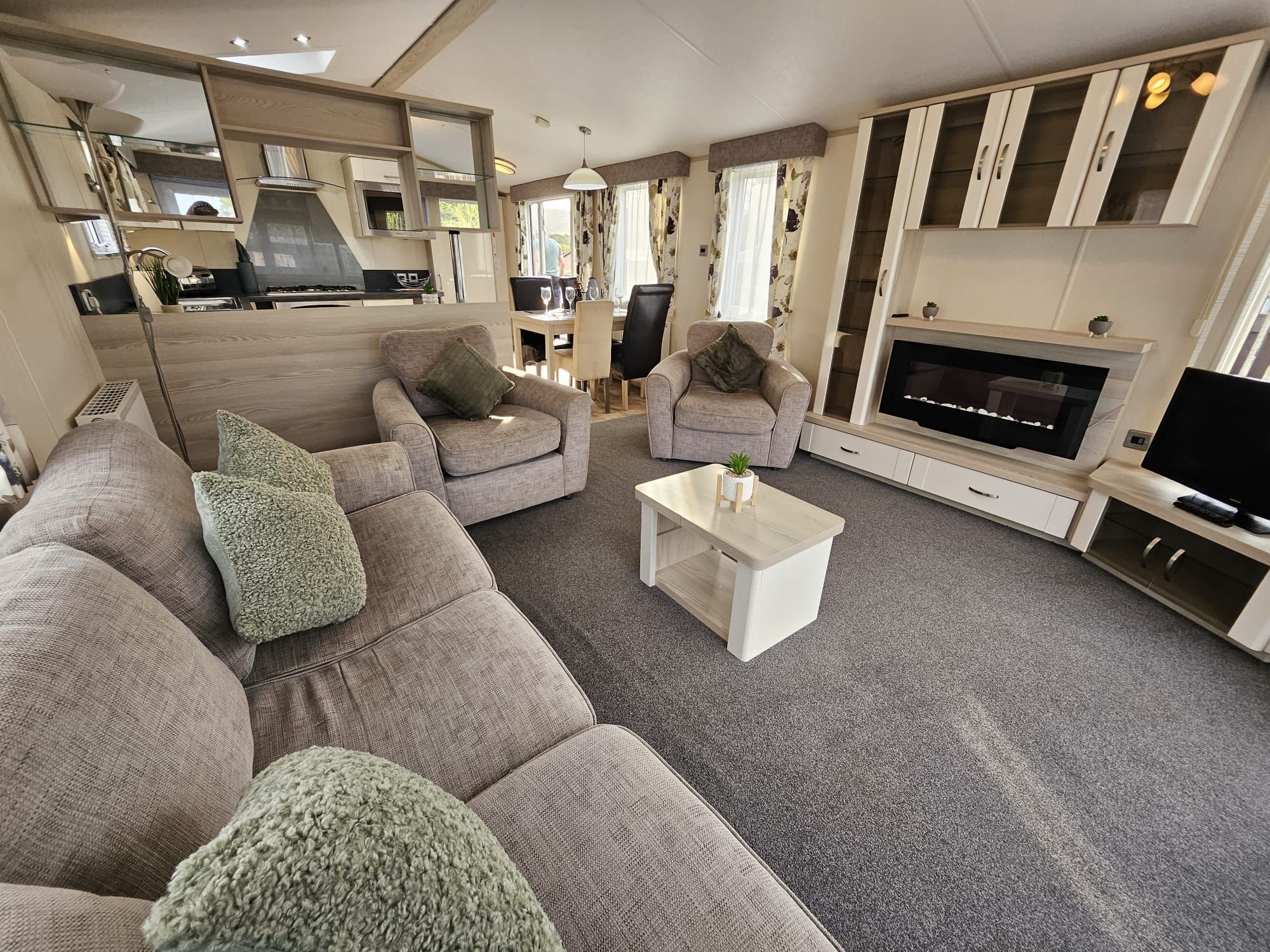 Applegrove 45 - Willow image 1