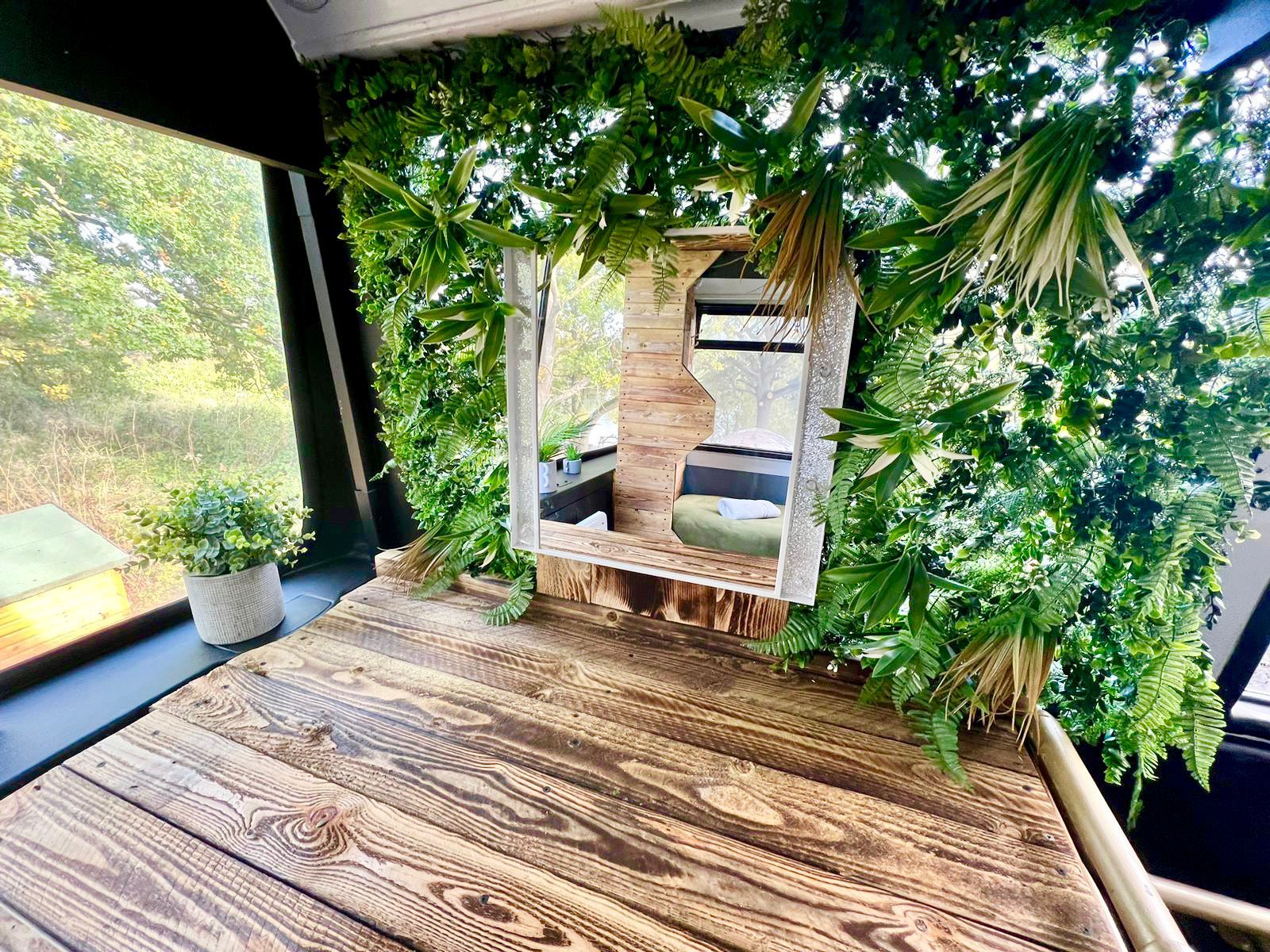 Woodlakes Accommodation Bus image 18