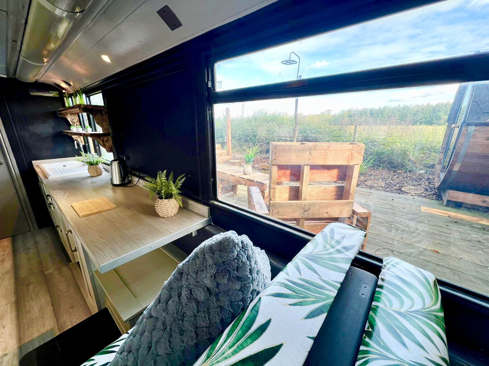 Woodlakes Accommodation Bus image 22