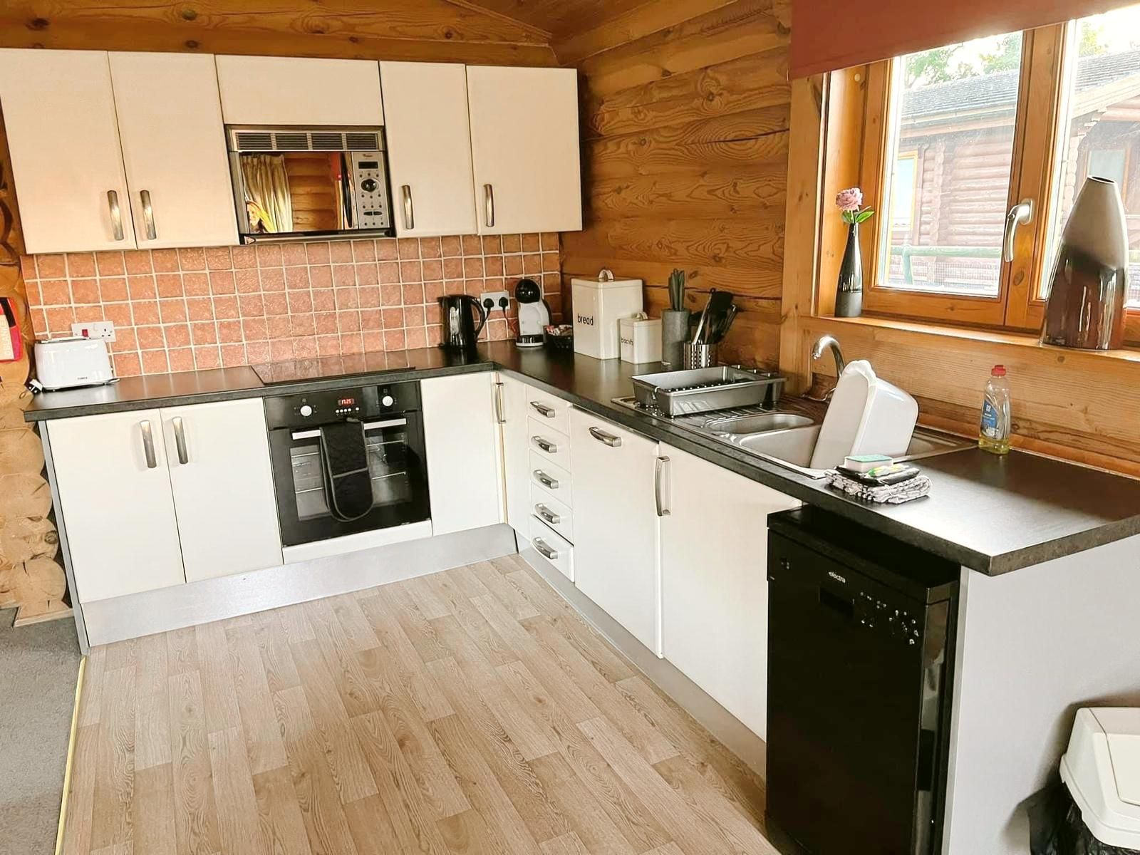 LE - Luxury Log Cabin - 20 image 4