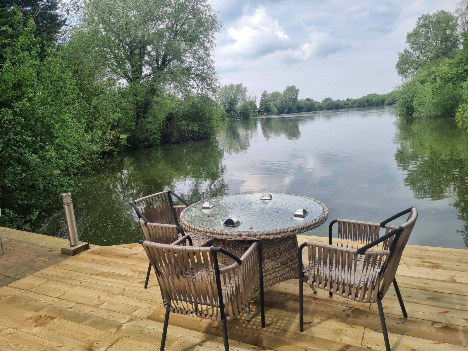 Woodlakes Executive Lakeside - Secret Retreat image 10