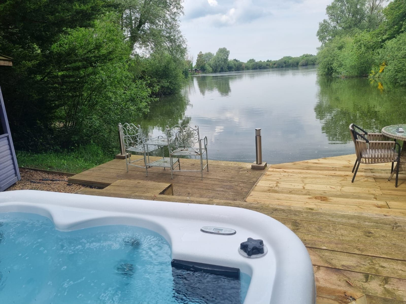 Woodlakes Executive Lakeside - Secret Retreat image 1