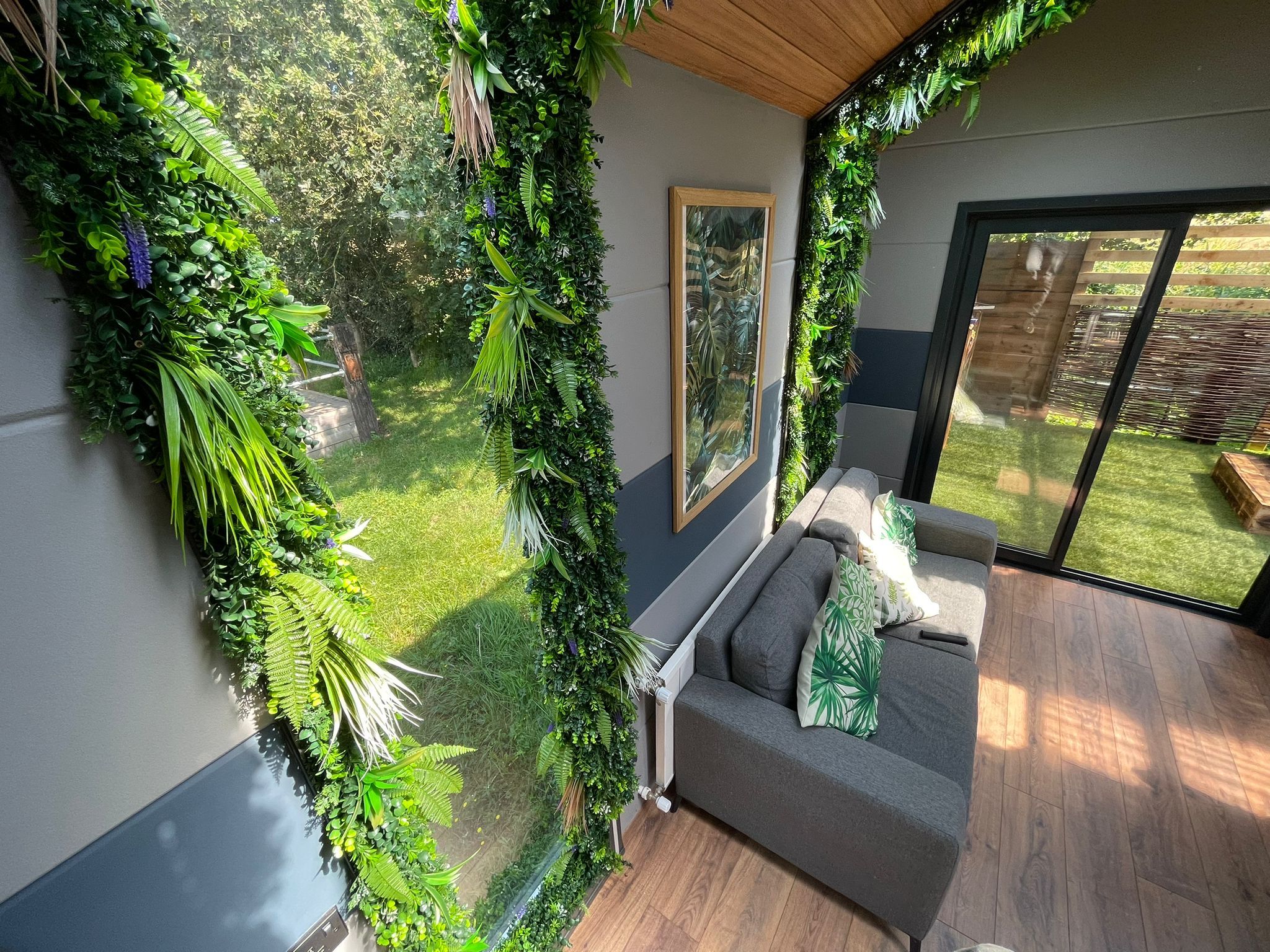 Woodlakes Lux Barn - Secret Retreat image 8