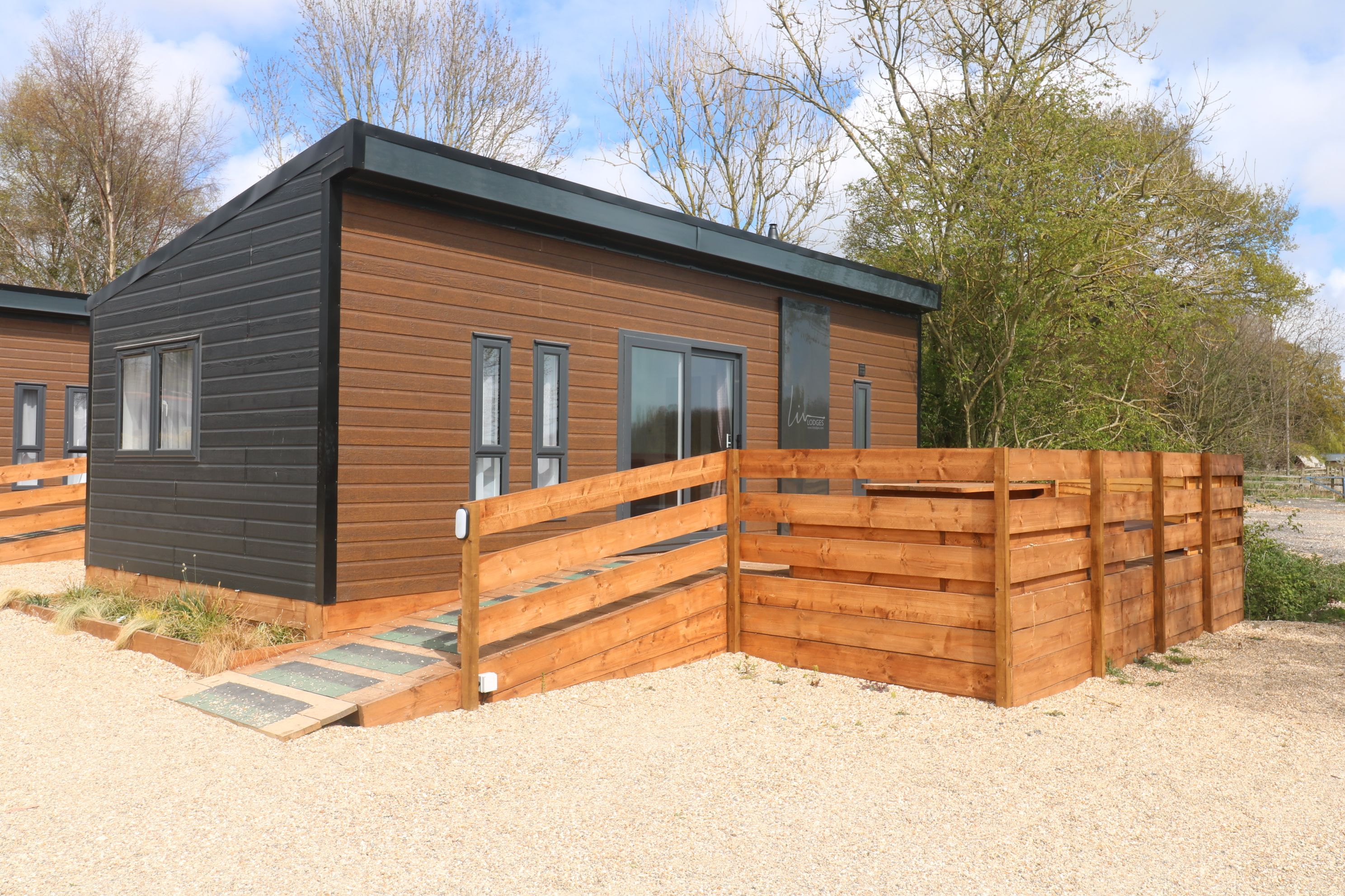 LE 5 - 2 Bed Liv Lodge image 1