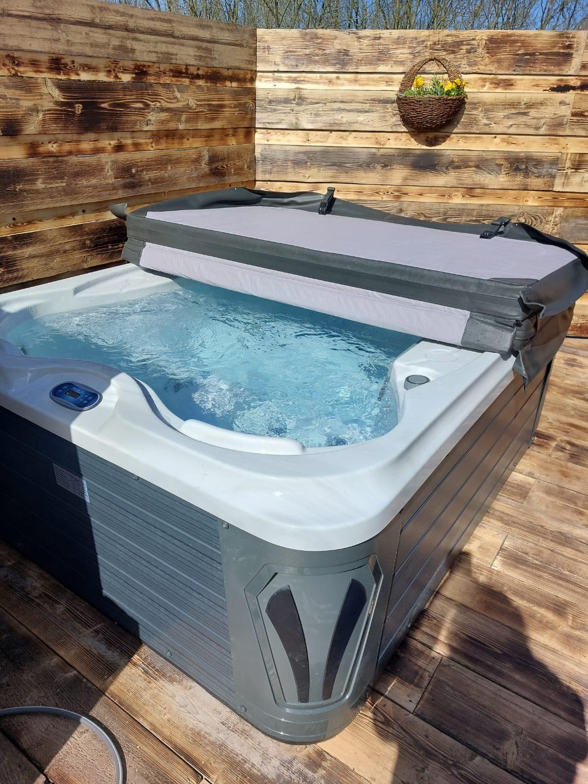 Applegrove 50 Lux Sky image 16