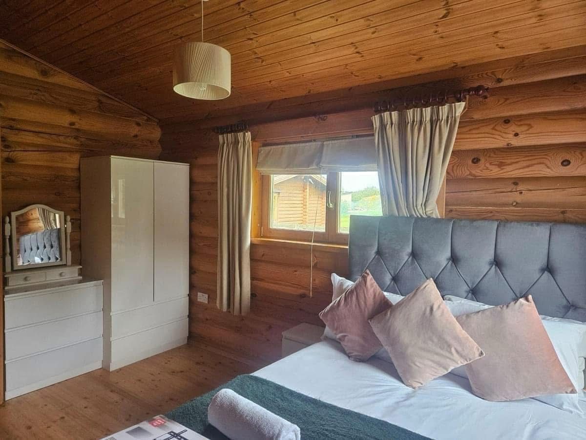 LE - Luxury Log Cabin - 19 image 4