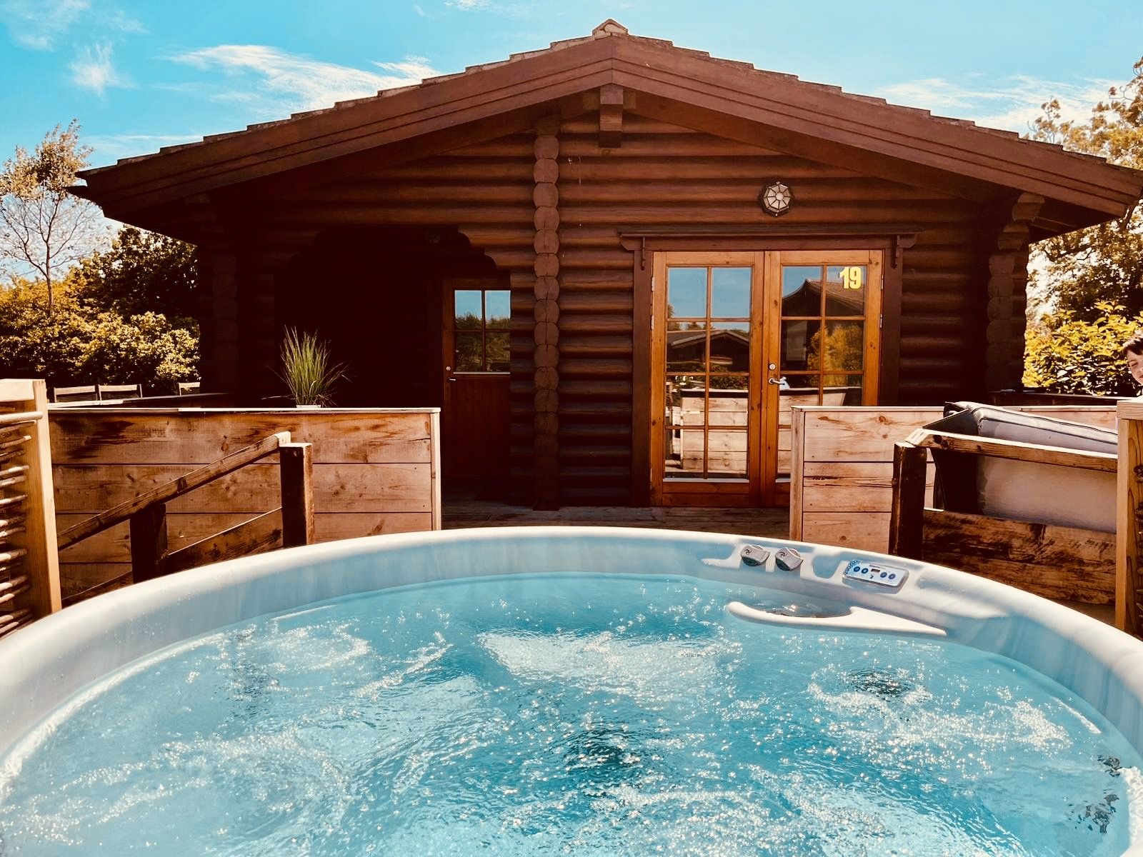 LE - Luxury Log Cabin - 19 image 1