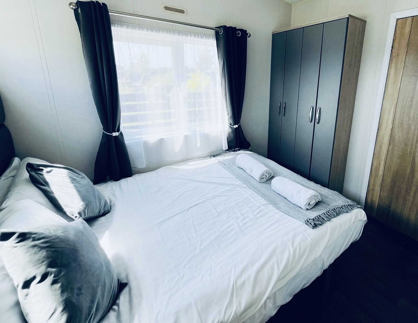 LE 2 - 3 Bed Liv Lodge image 15