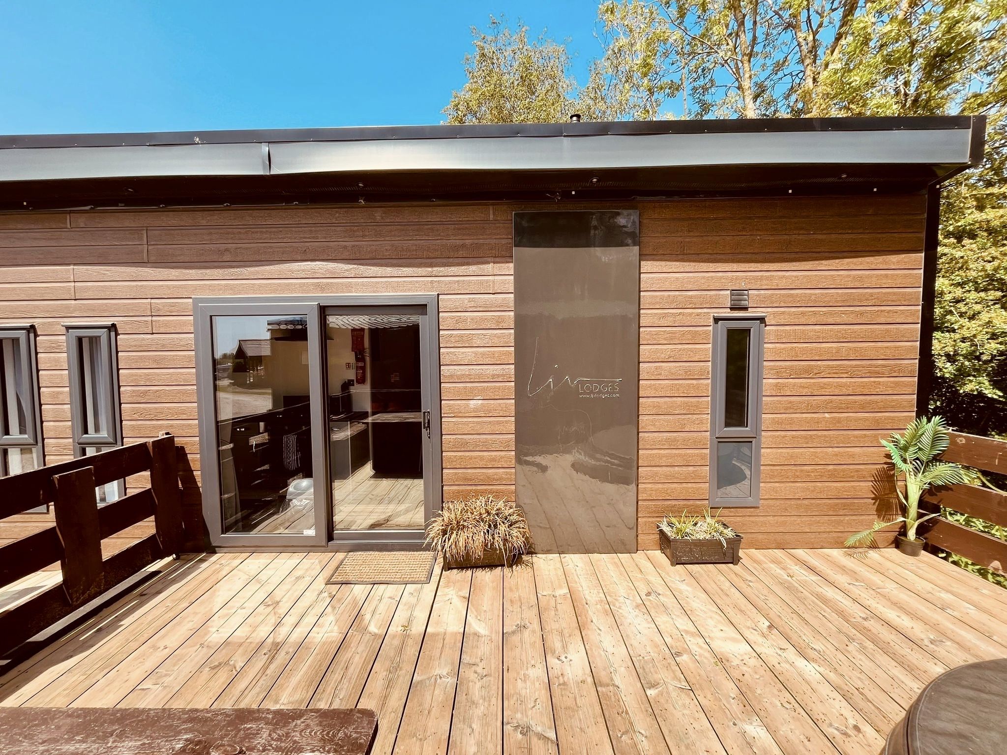 LE 2 - 3 Bed Liv Lodge image 16
