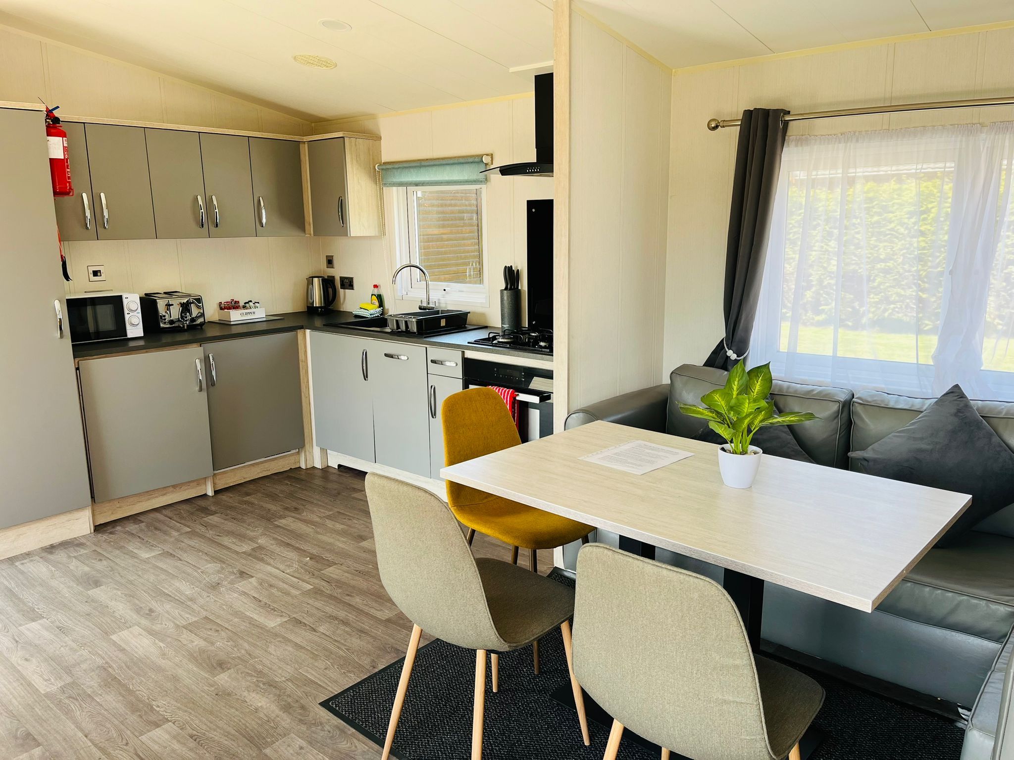 LE 2 - 3 Bed Liv Lodge image 17