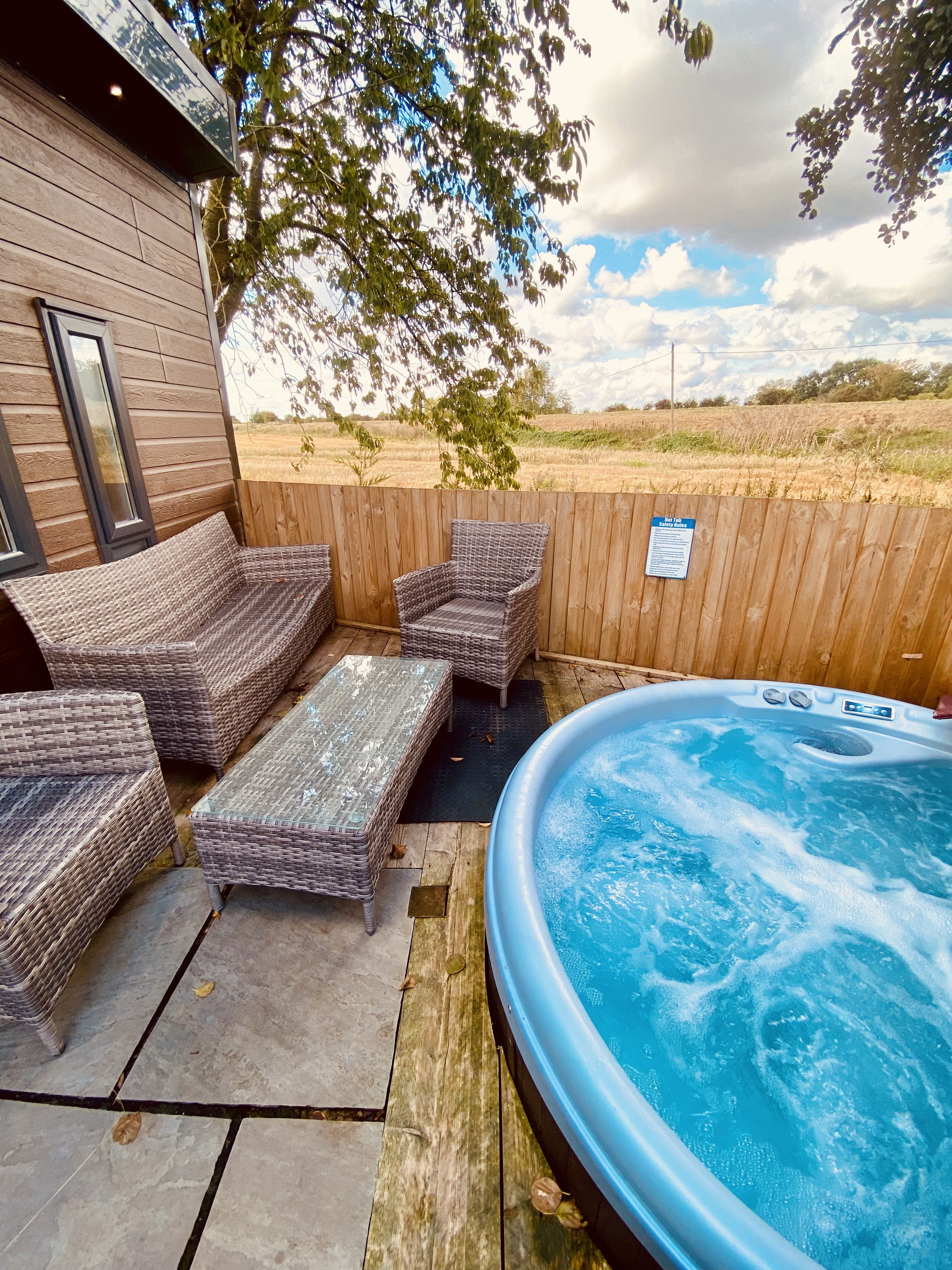 The Hideaway - Liv Lodge 1 image 1