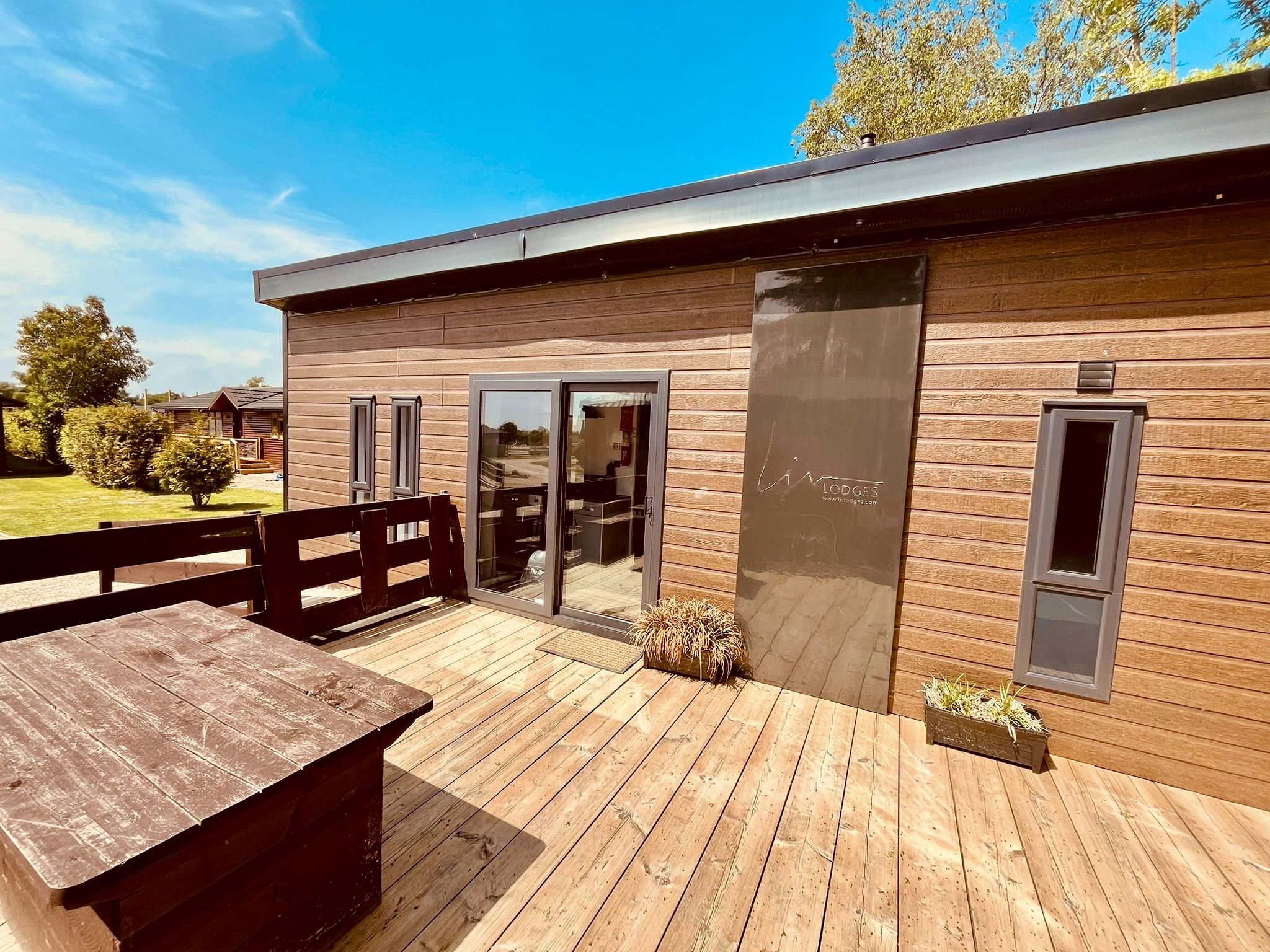 LE 4 - 2 Bed Liv Lodge image 5