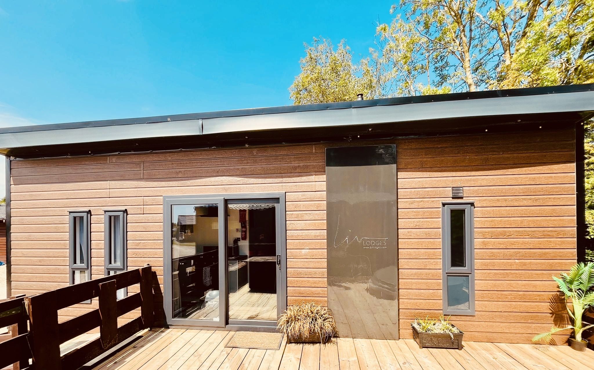 LE 4 - 2 Bed Liv Lodge image 6