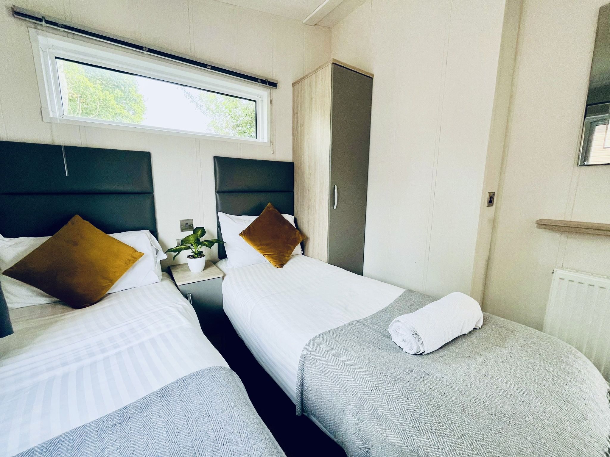 LE 4 - 2 Bed Liv Lodge image 7