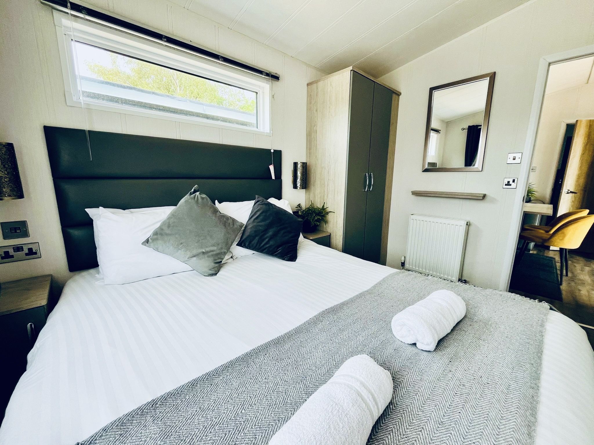 LE 4 - 2 Bed Liv Lodge image 8