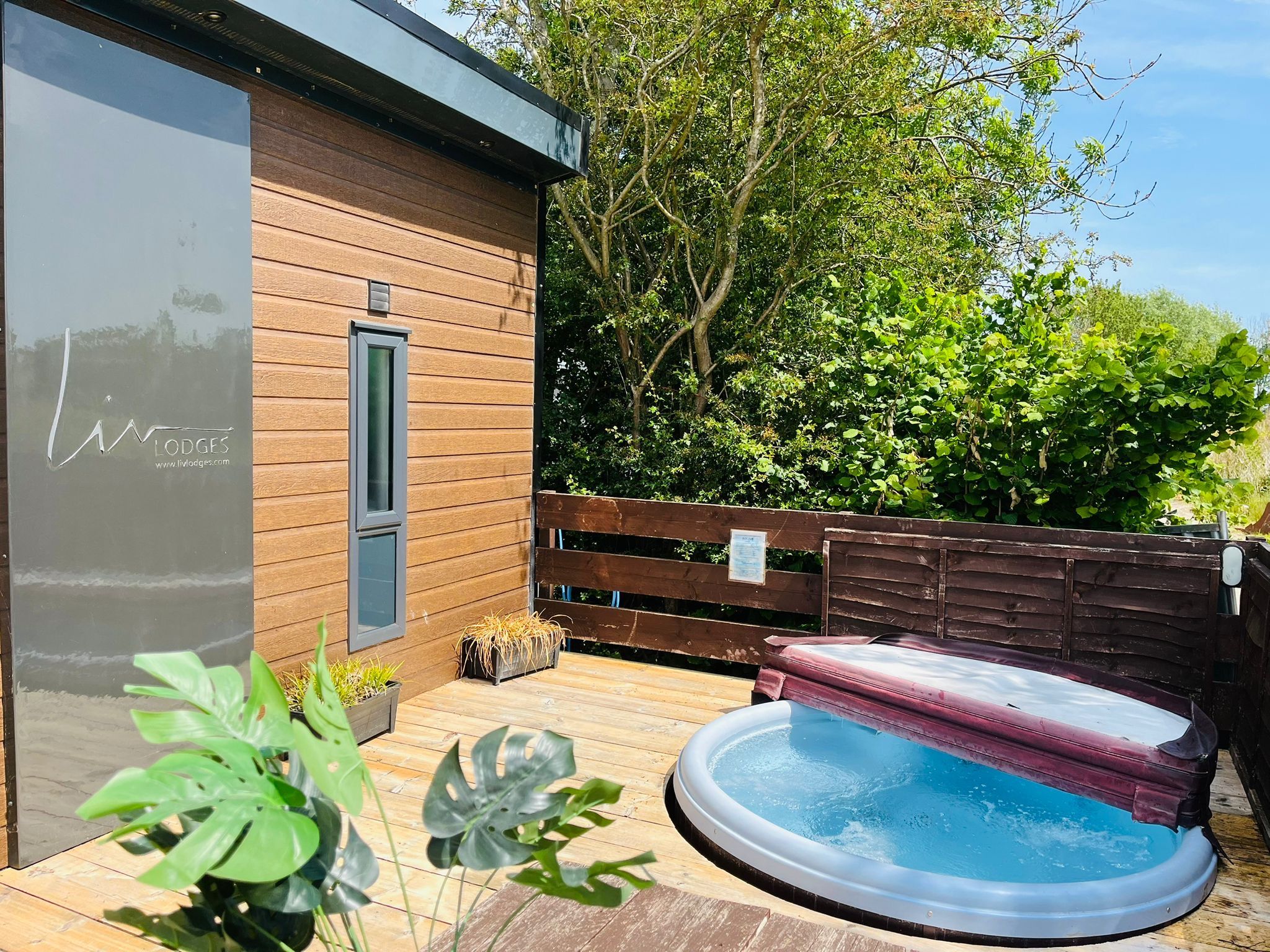 LE 4 - 2 Bed Liv Lodge image 13