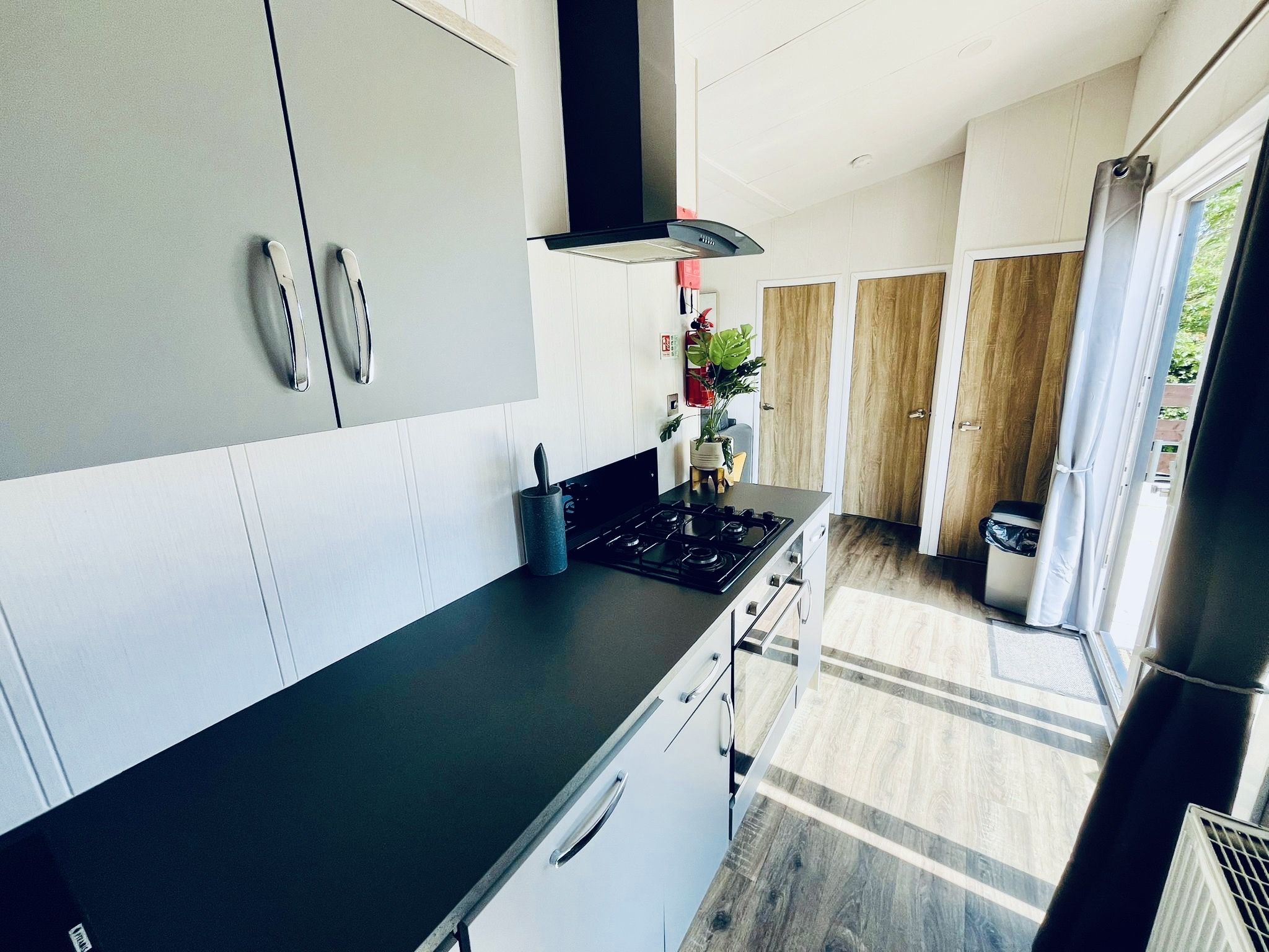 LE 4 - 2 Bed Liv Lodge image 14