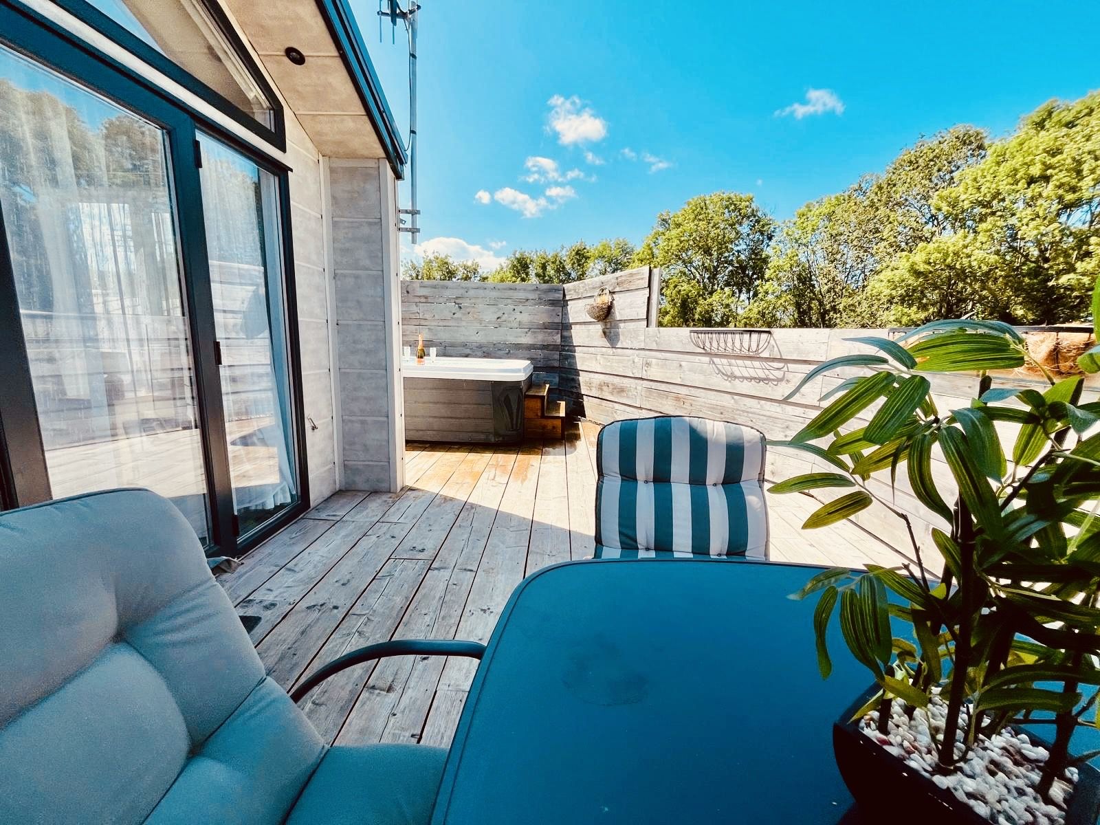 Applegrove 50 Lux Sky image 19