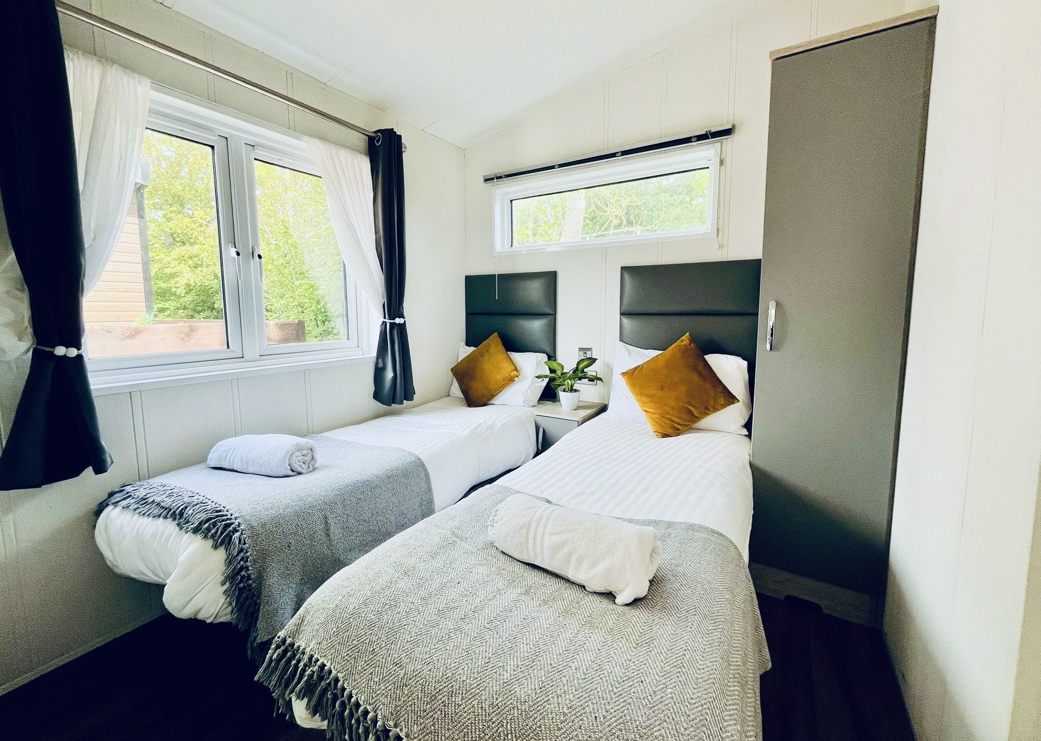 LE 5 - 2 Bed Liv Lodge image 8