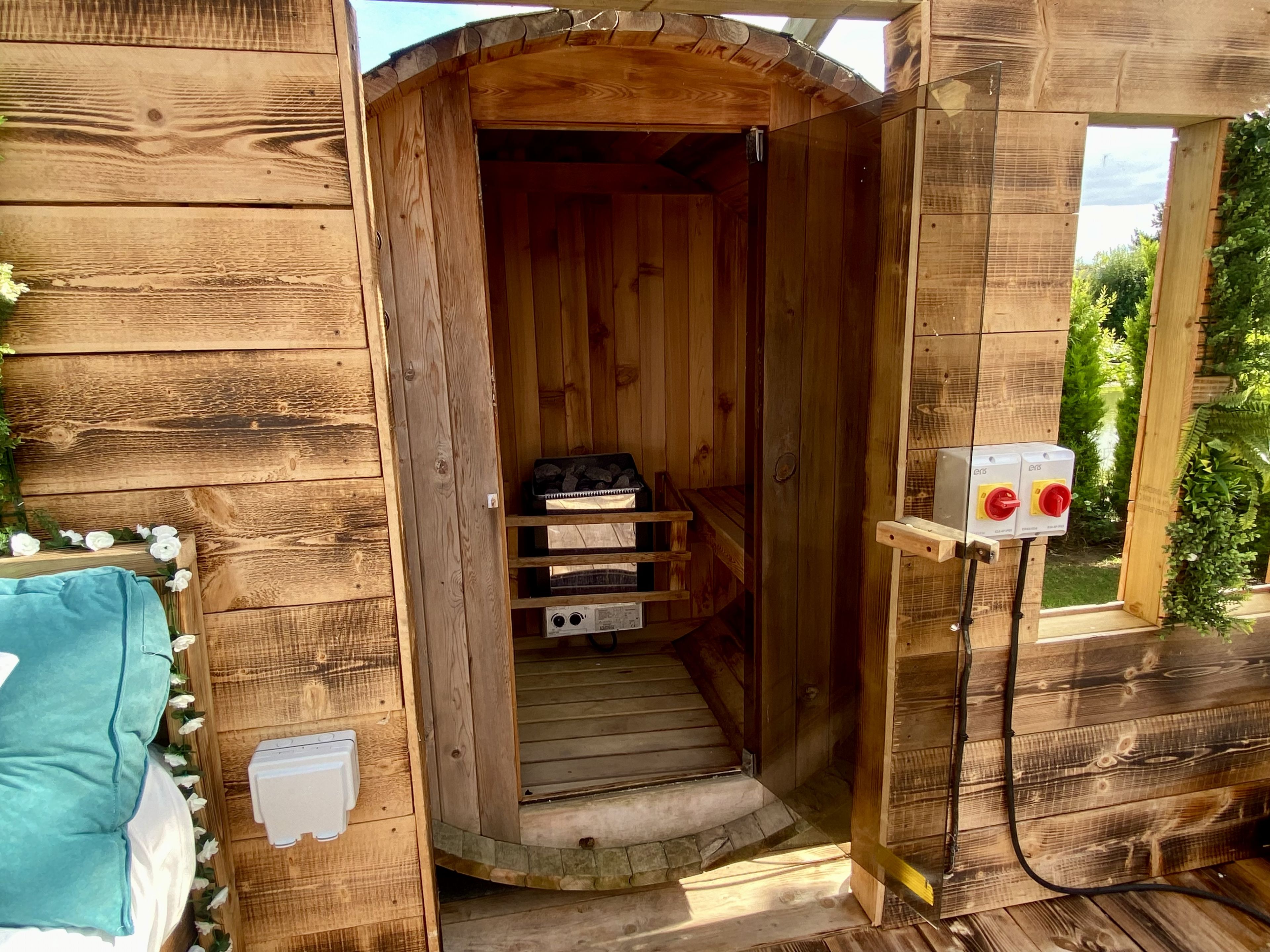 LE - 29  Lakeside Secret Retreat image 9