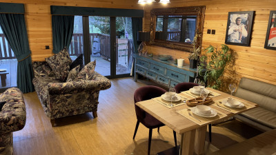Woodlakes Executive Lakeside - Secret Retreat photo 5