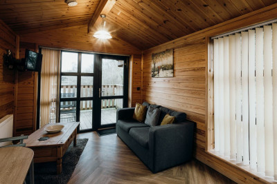 Woodlakes Cosy Cedar 2 Lakeside photo 5