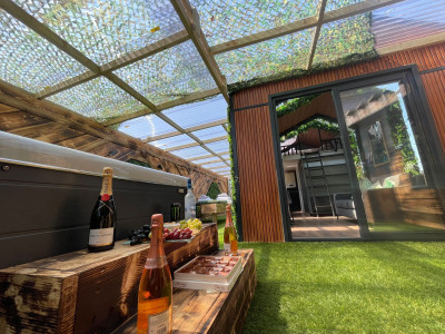 Woodlakes Lux Barn - Secret Retreat photo 4