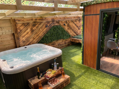 Woodlakes Lux Barn - Secret Retreat photo 5