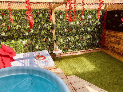 Woodlakes Parkside 2 - Couples Secret Retreat photo 4