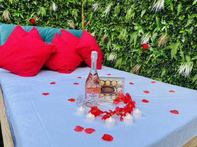 Woodlakes Parkside 2 - Couples Secret Retreat photo 5